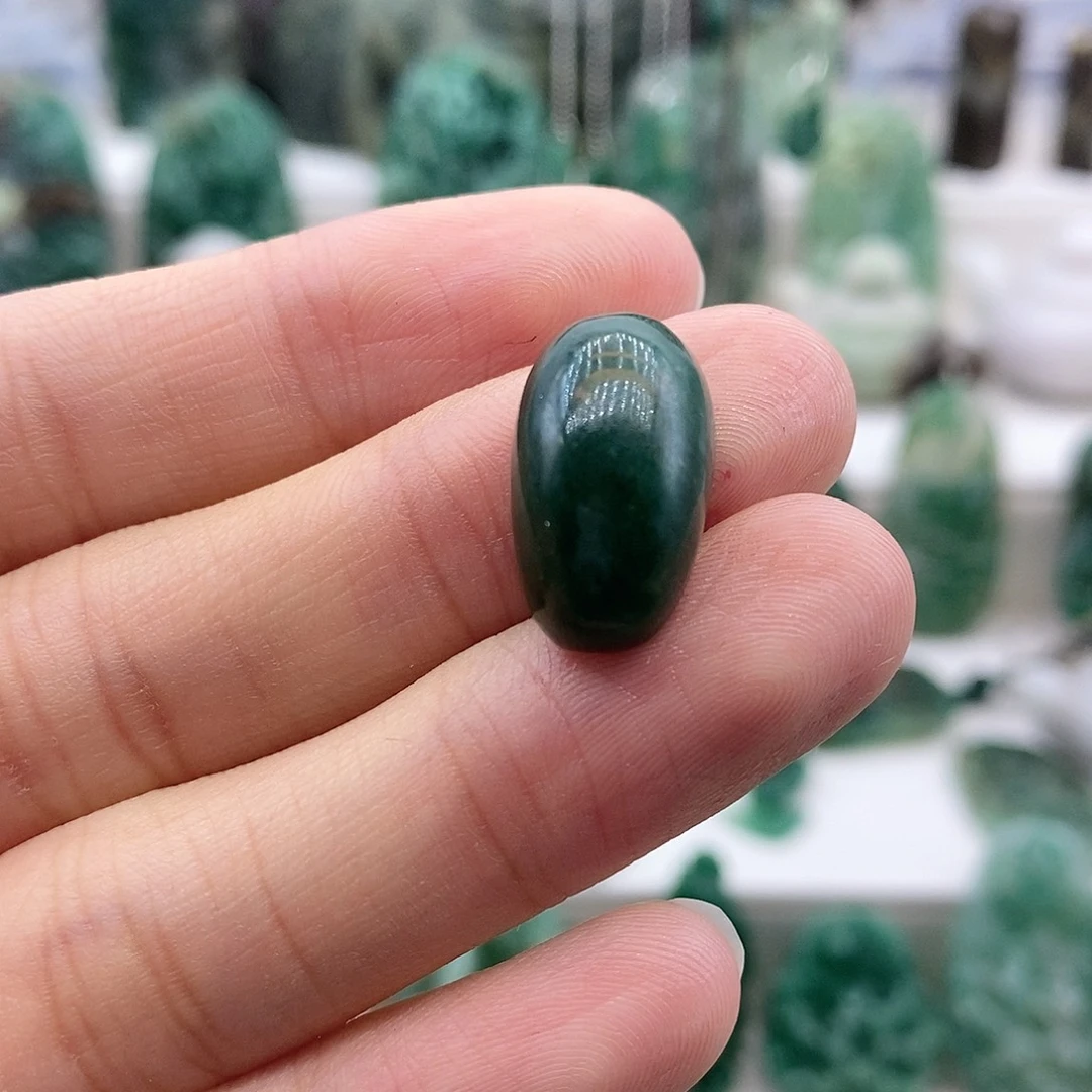 玩***恭独山玉未镶嵌颈饰