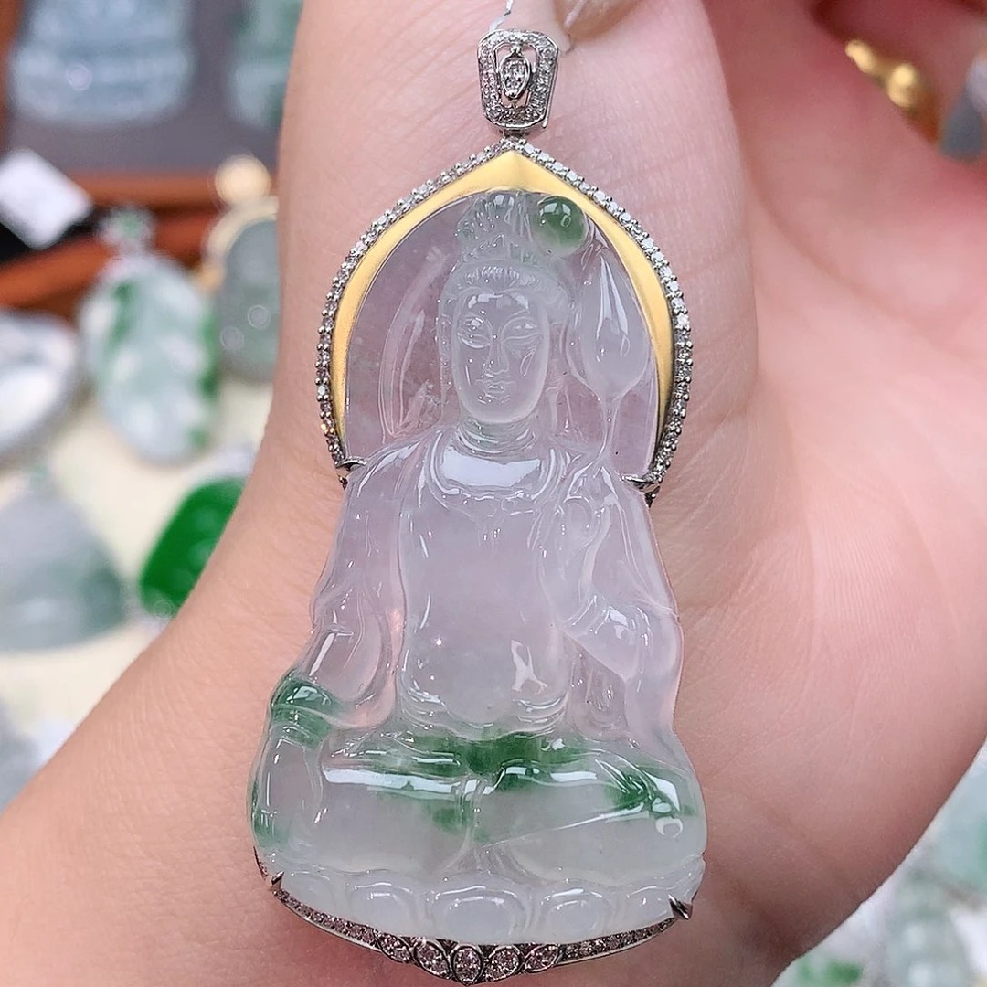 颈饰18K金镶嵌翡翠观音