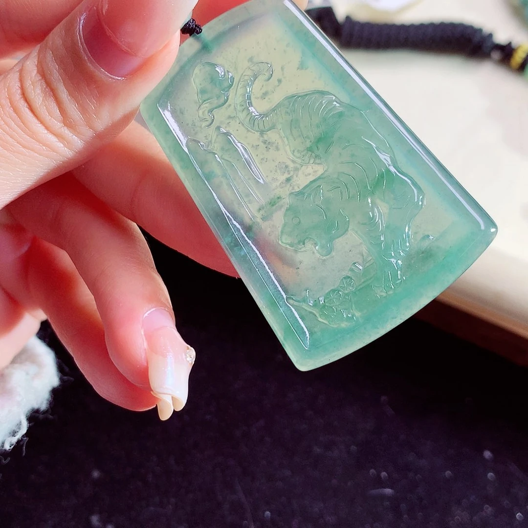 颈饰未镶嵌翡翠天然