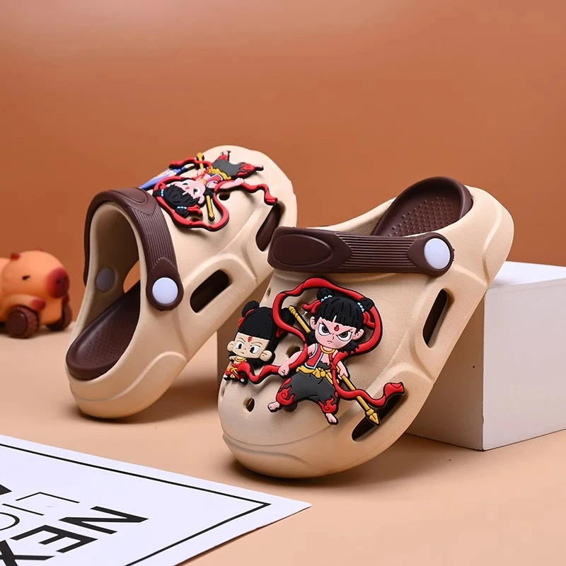 哪吒闹海儿童洞洞鞋夏季男童外穿沙滩软底防滑凉鞋3-12岁宝宝拖鞋