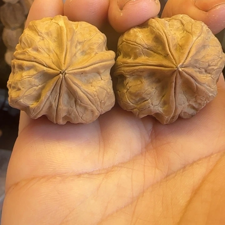 吊坠文玩核桃32五六棱有沙眼