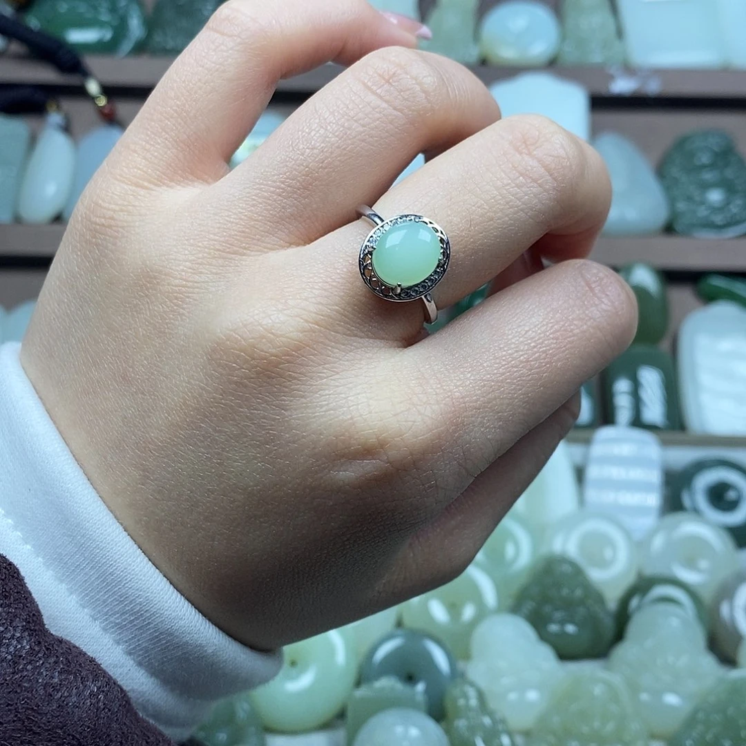 和田玉未镶嵌颈饰戒指