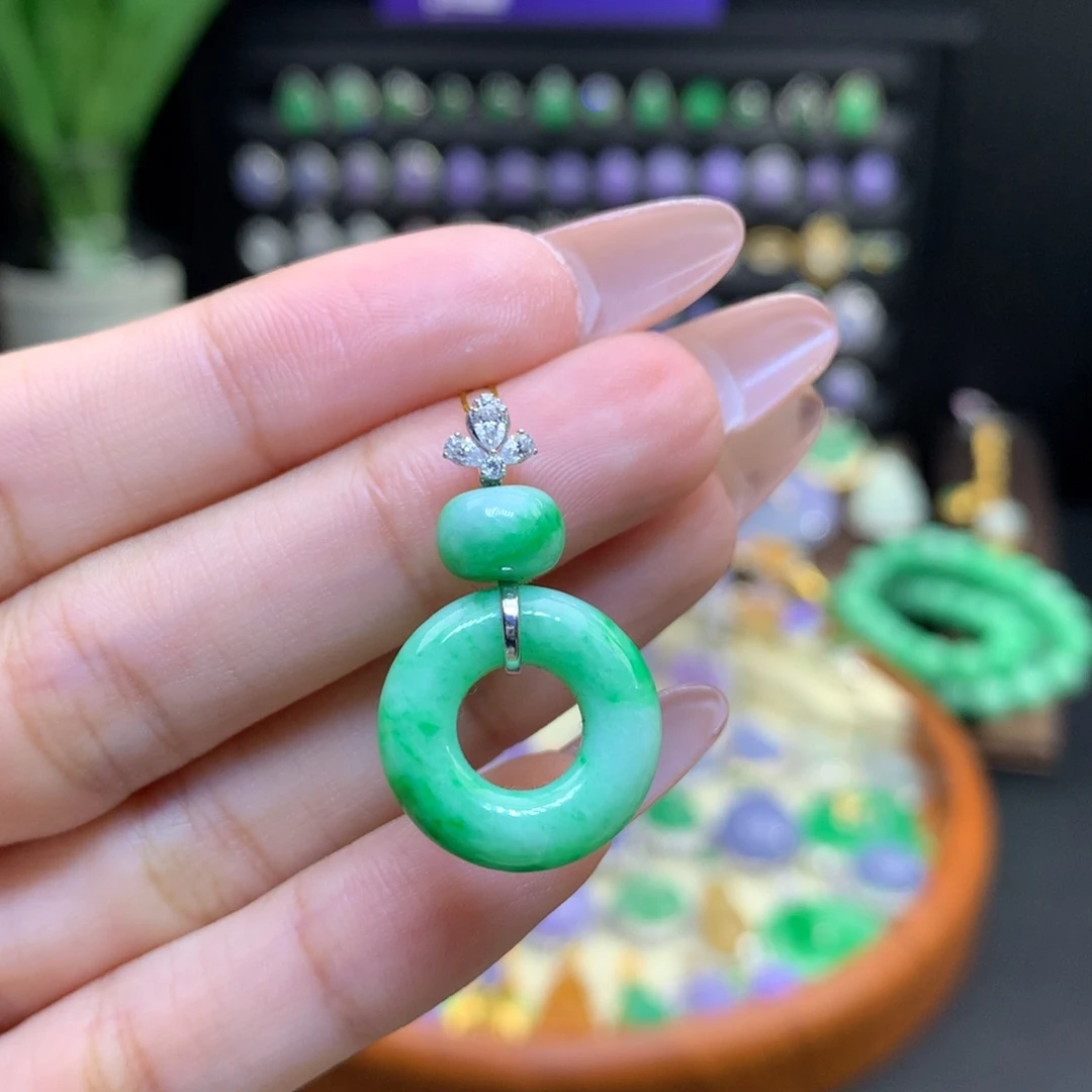 翡翠18K金镶嵌颈饰