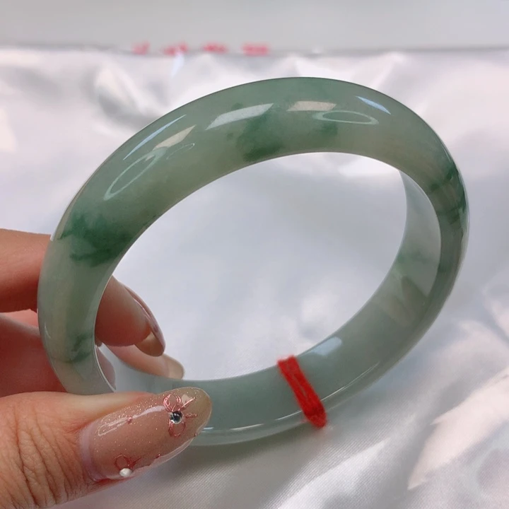 翡翠手镯未镶嵌59圈