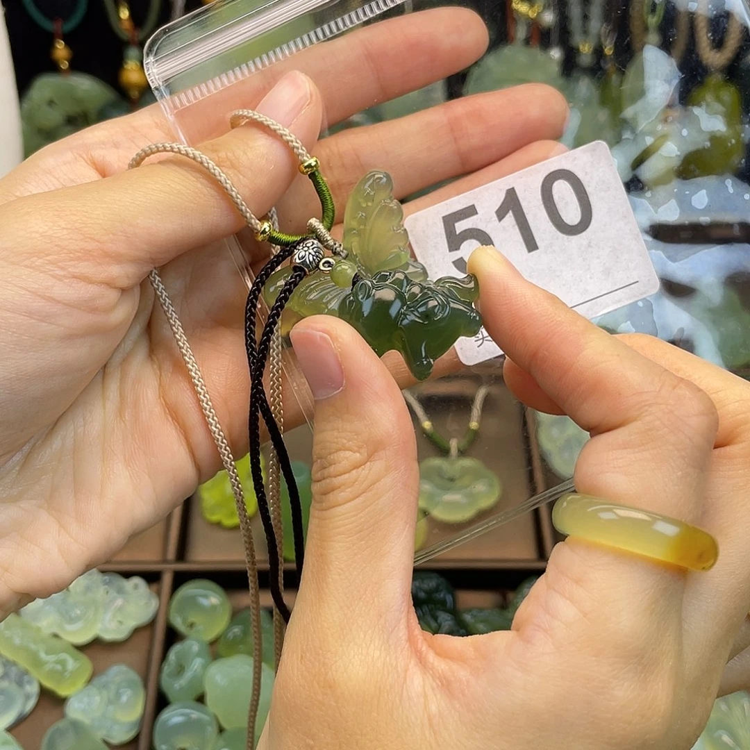 T***Z蛇纹石玉未镶嵌颈饰换绳子