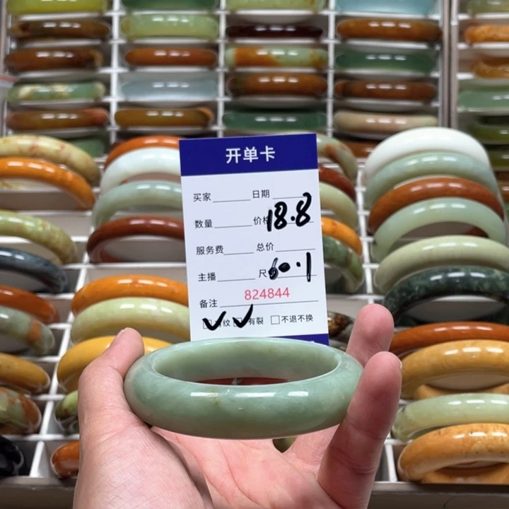 蛇纹石玉未镶嵌手镯幸**守