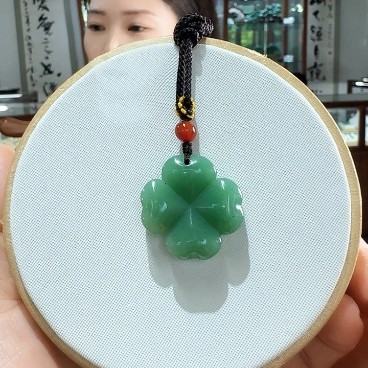 颈饰未镶嵌密玉（石英质玉）