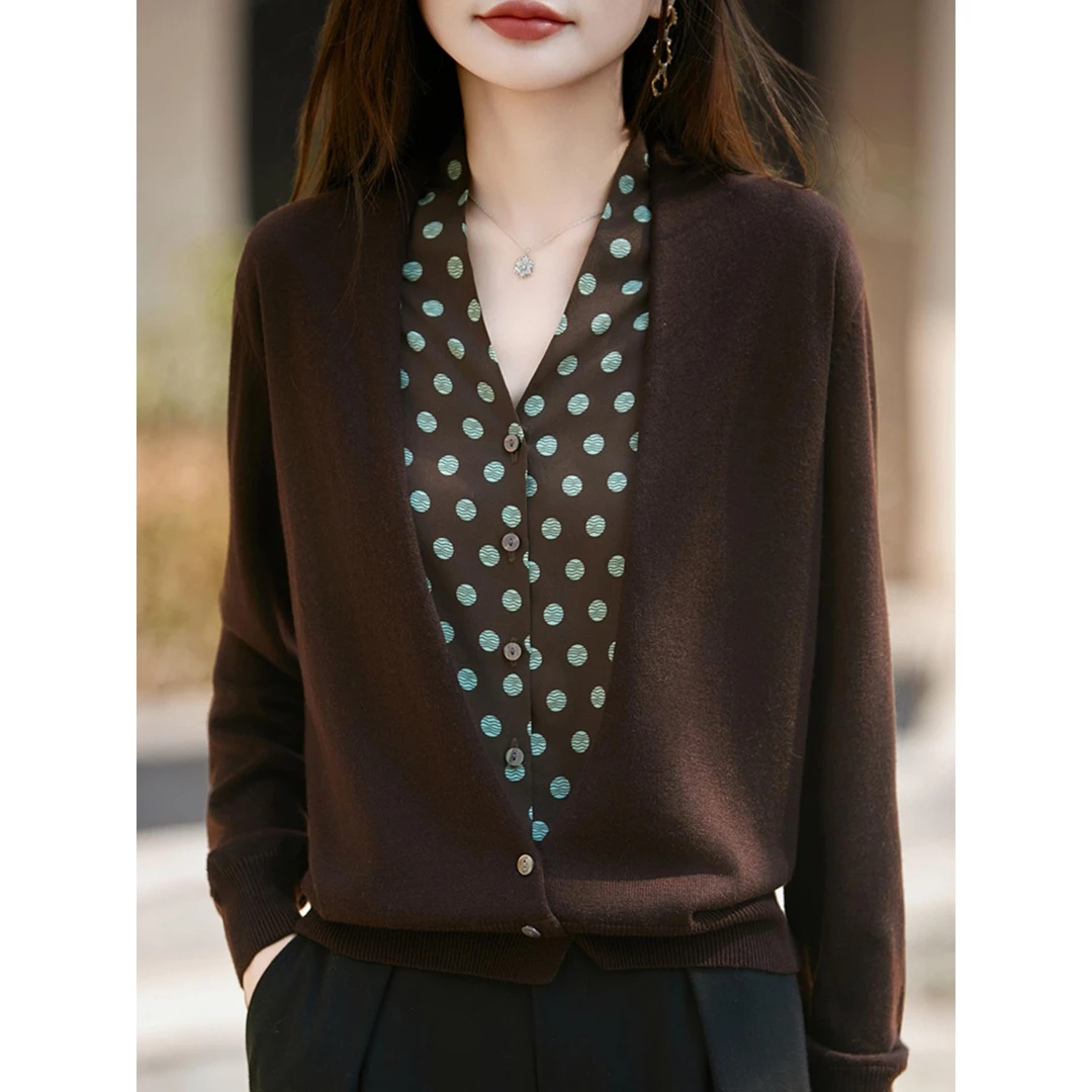 胖mm春秋大码女士v领毛衣遮肚子显瘦假两件上衣内搭针织打底开衫