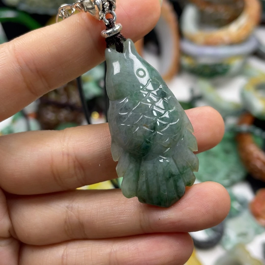 用***7颈饰未镶嵌翡翠牌子