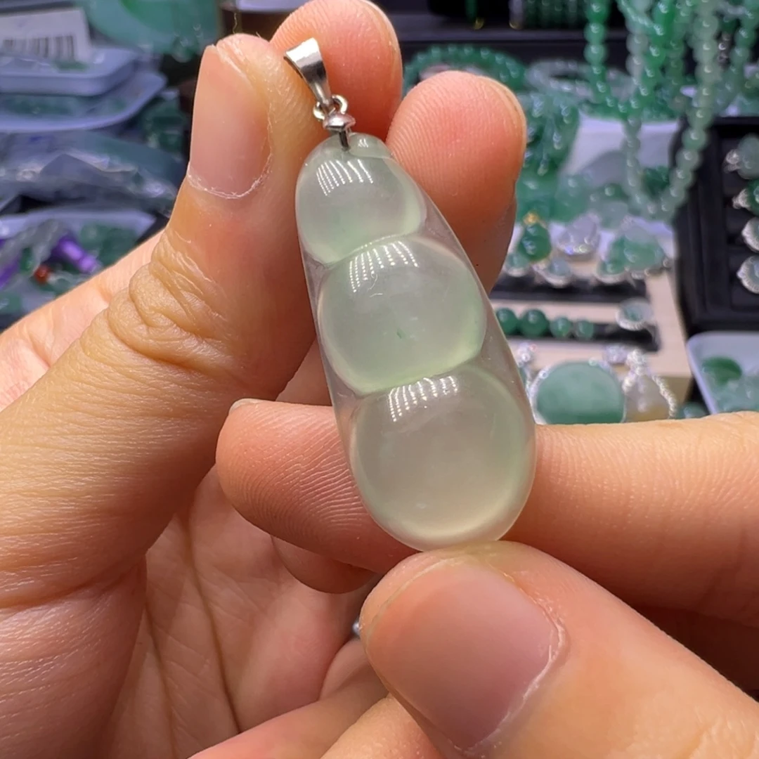 石英质玉（非洲翠）未镶嵌颈饰