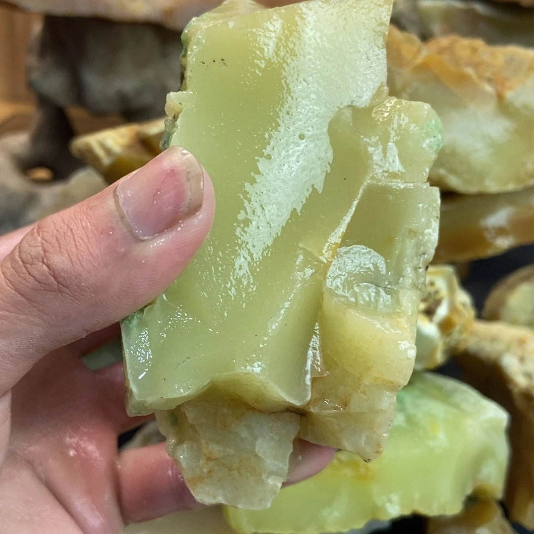 石英质玉（黄龙玉）未镶嵌珠宝奇石