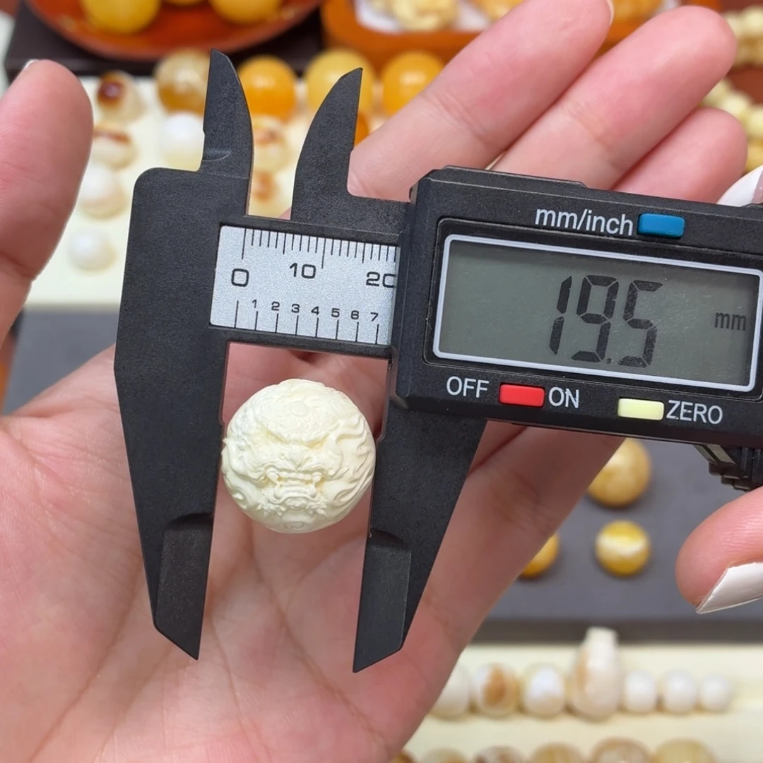琥珀未镶嵌珠宝奇石乌料石膏白龙珠19.4mm