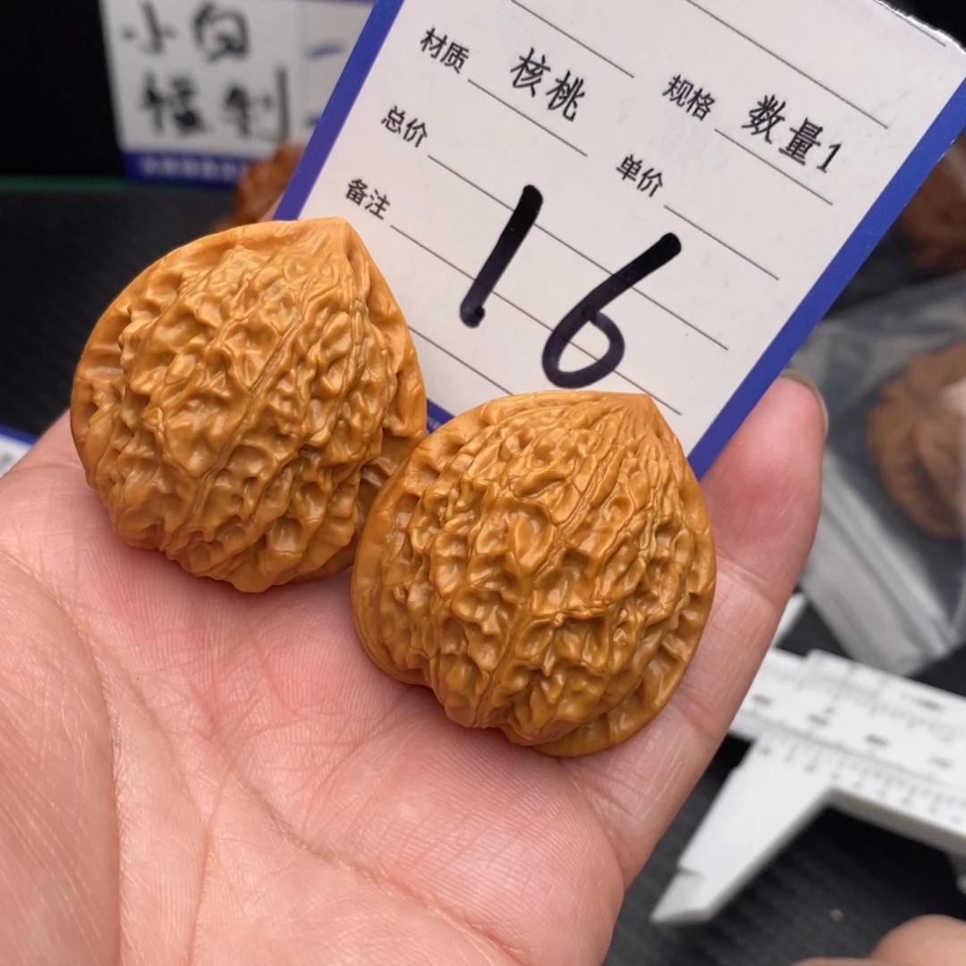桃核把件金牛35momo