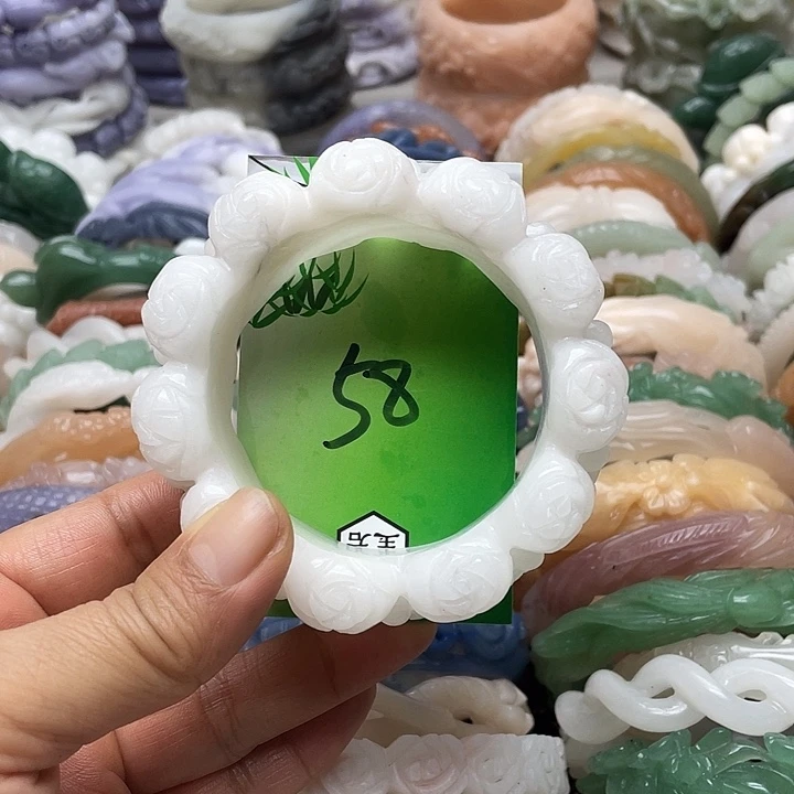 未镶嵌手镯石英岩玉