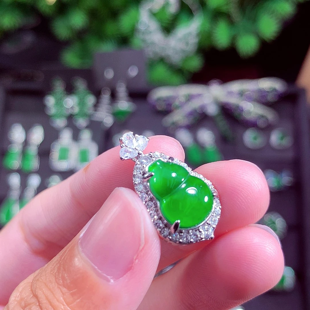 颈饰未镶嵌翡翠天然