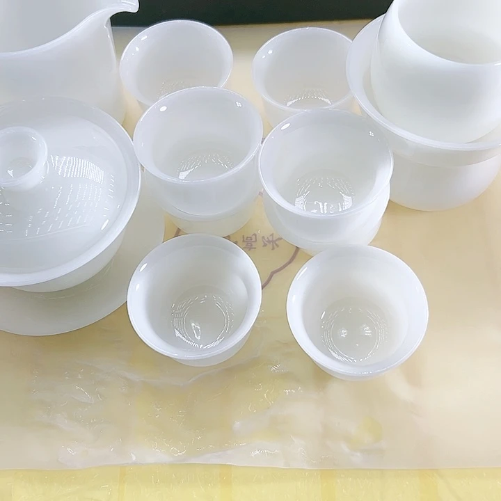 主人拍的配八个杯子哈，八个杯