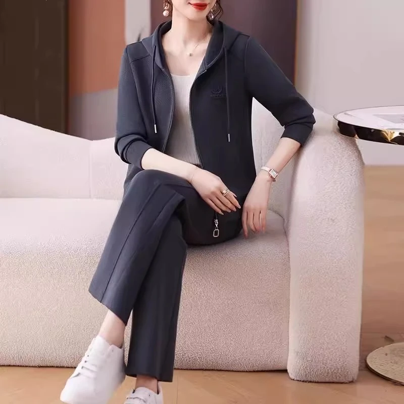 品牌妈妈春秋时尚洋气外套2025新款中老年套装连帽卫衣休闲两件套