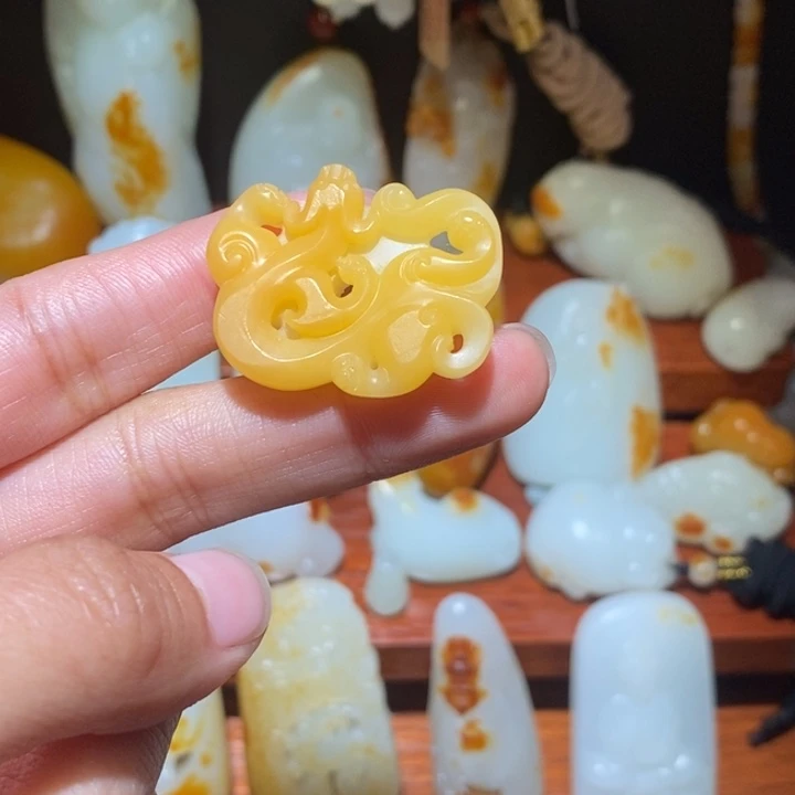 和田玉未镶嵌颈饰