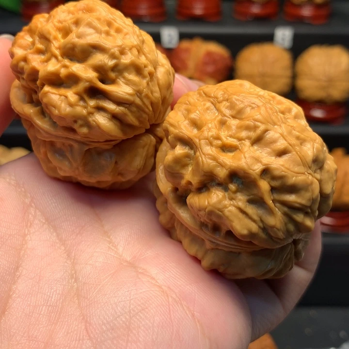 文玩核桃把件50尺寸鬼谷疙瘩包