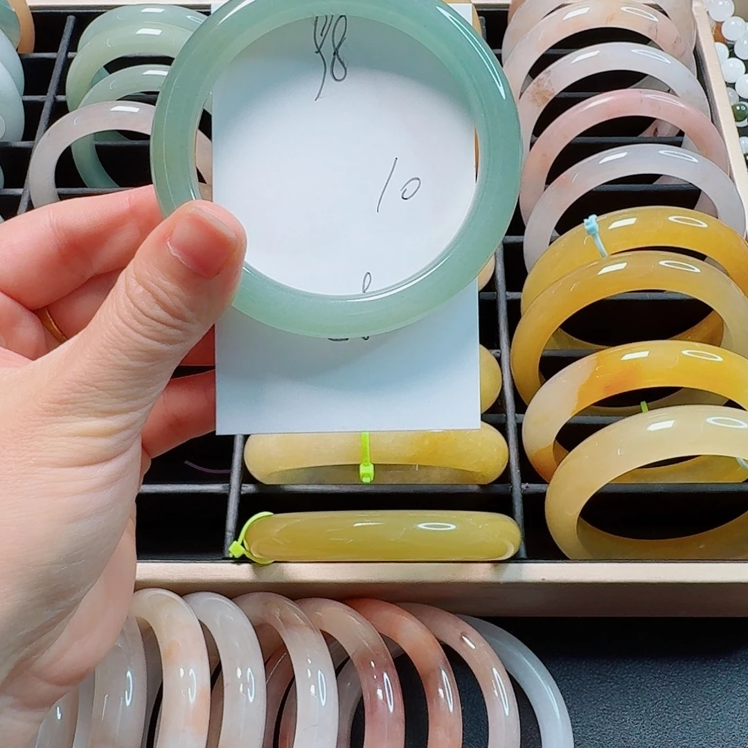 石英质玉手镯未镶嵌98