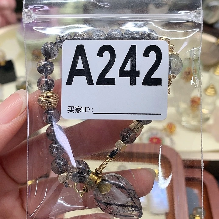 香水瓶未镶嵌水晶?***在