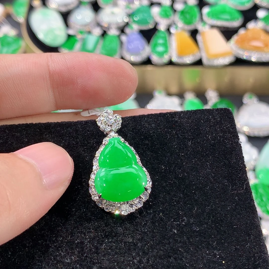 翡翠18K金镶嵌颈饰