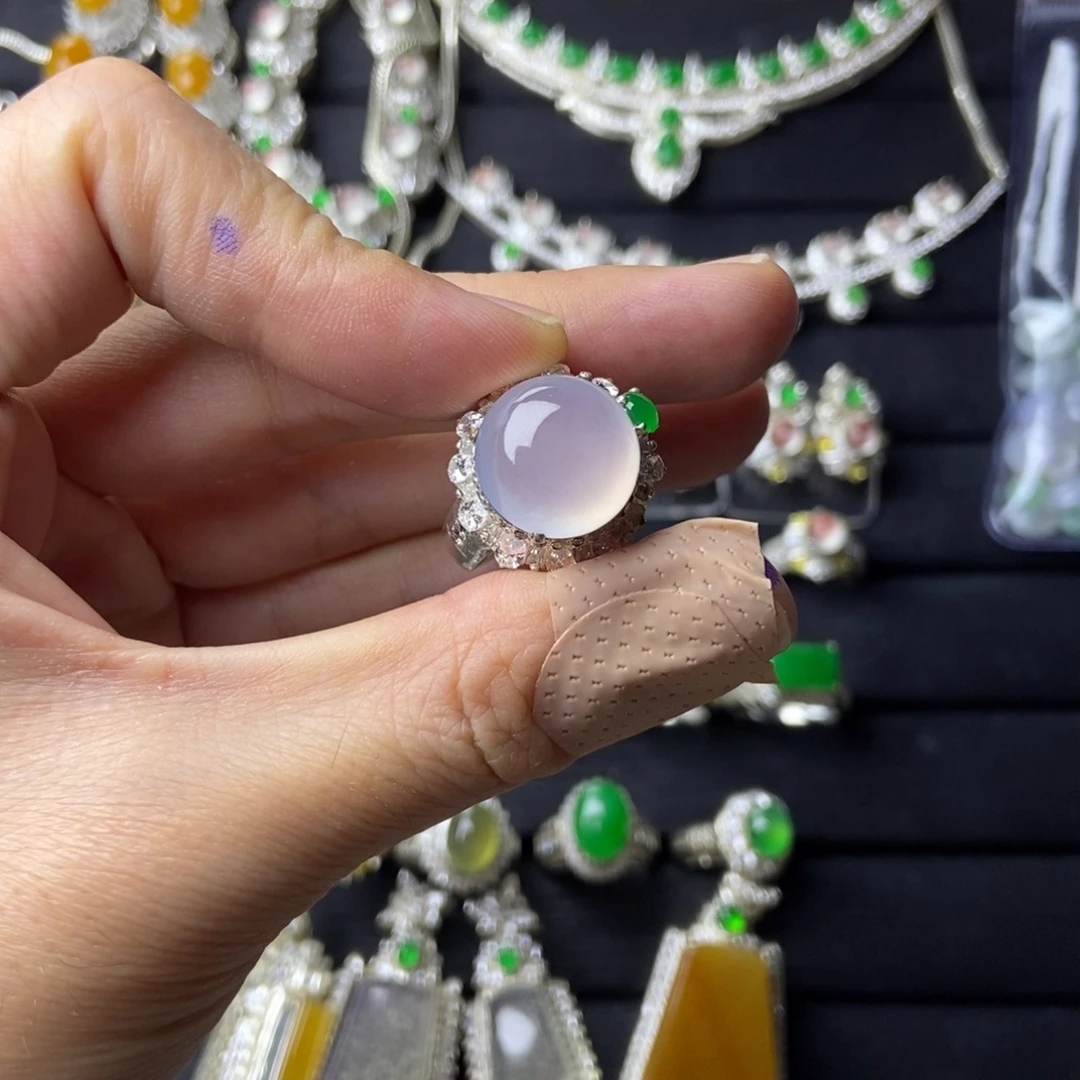 定制翡翠未镶嵌粉春鸽子蛋