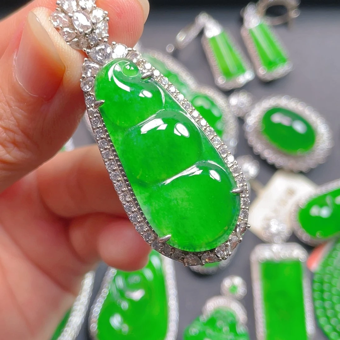 吊坠(不含链)未镶嵌翡翠