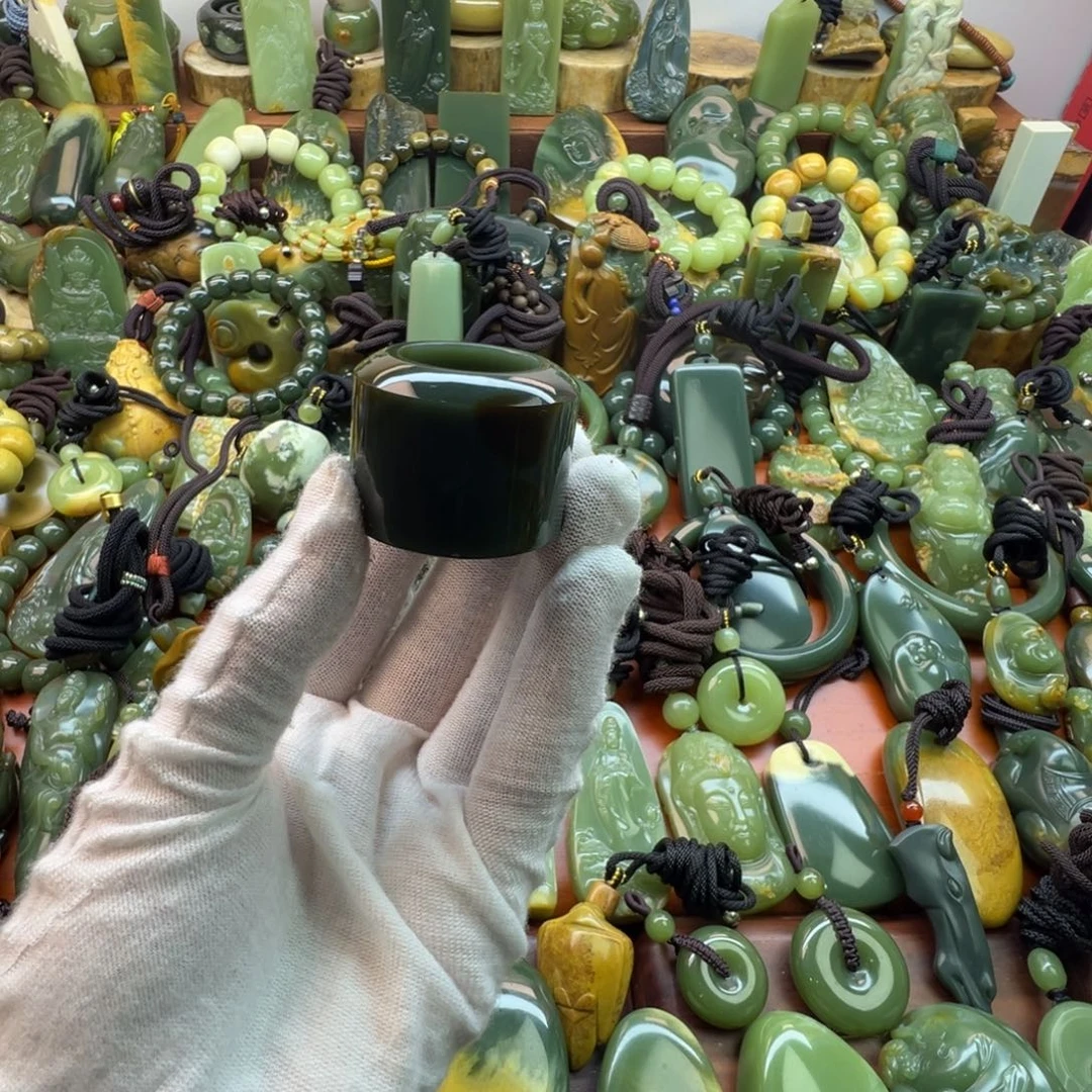 鈦***力岫岩河磨玉（透闪石质玉）未镶嵌戒指