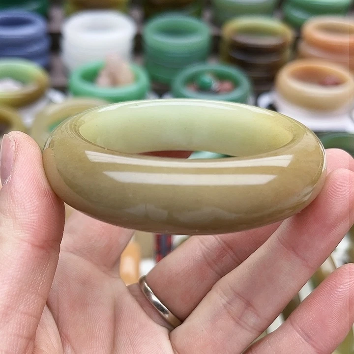 未镶嵌手镯（圆镯）石英质玉
