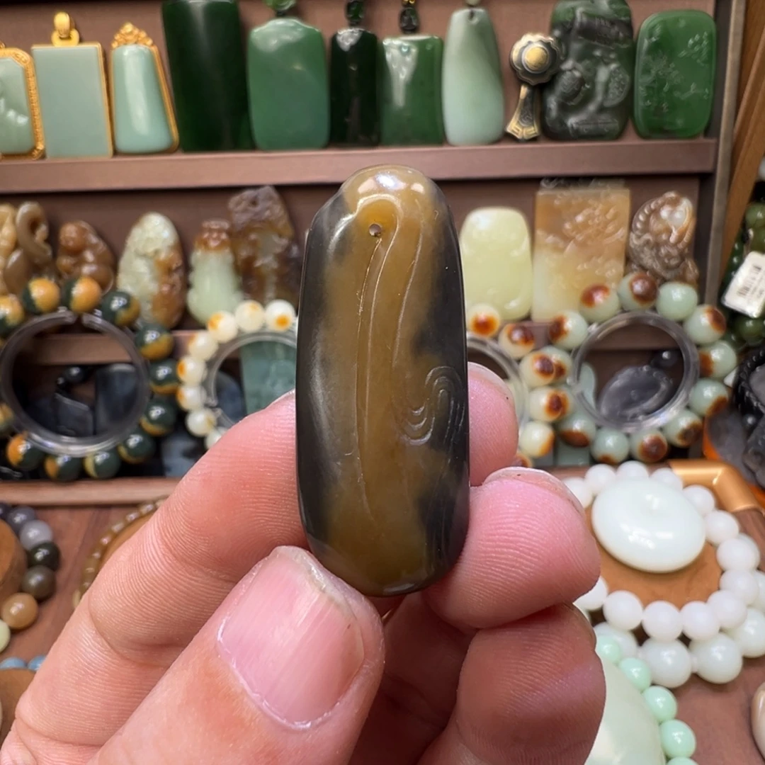 和田玉未镶嵌颈饰新疆楼兰三色手工雕刻风生水起