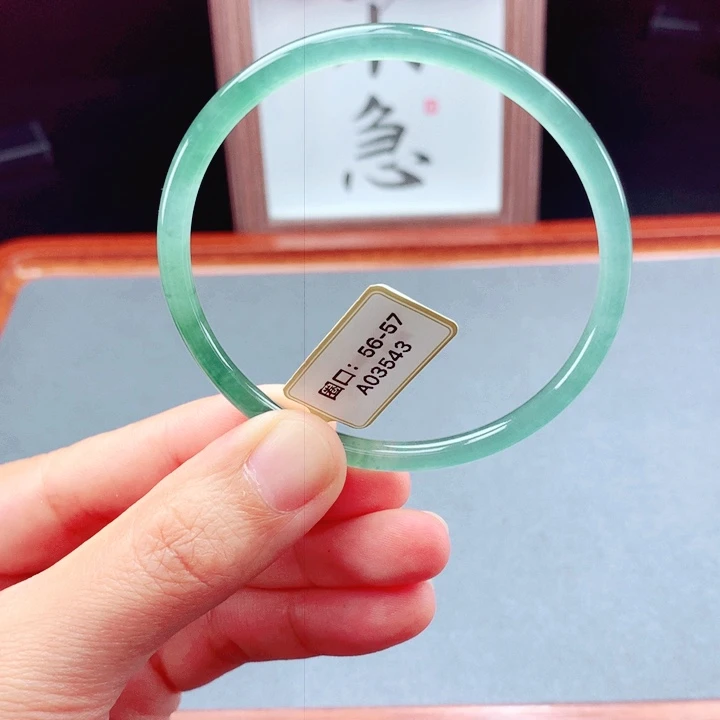 未镶嵌手镯翡翠圆镯