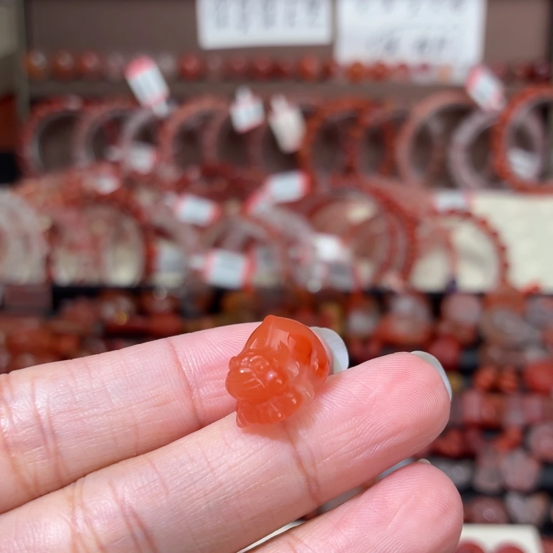 南红玛瑙未镶嵌颈饰貔貅