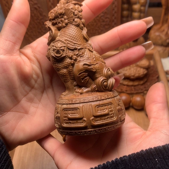 檀香木其他老山檀香手把件瑕疵