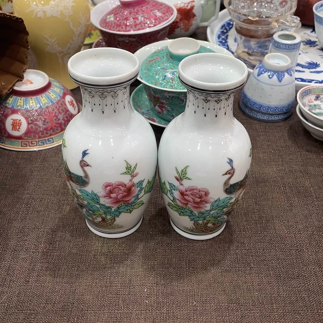 景德镇粉彩孔雀花篮瓶