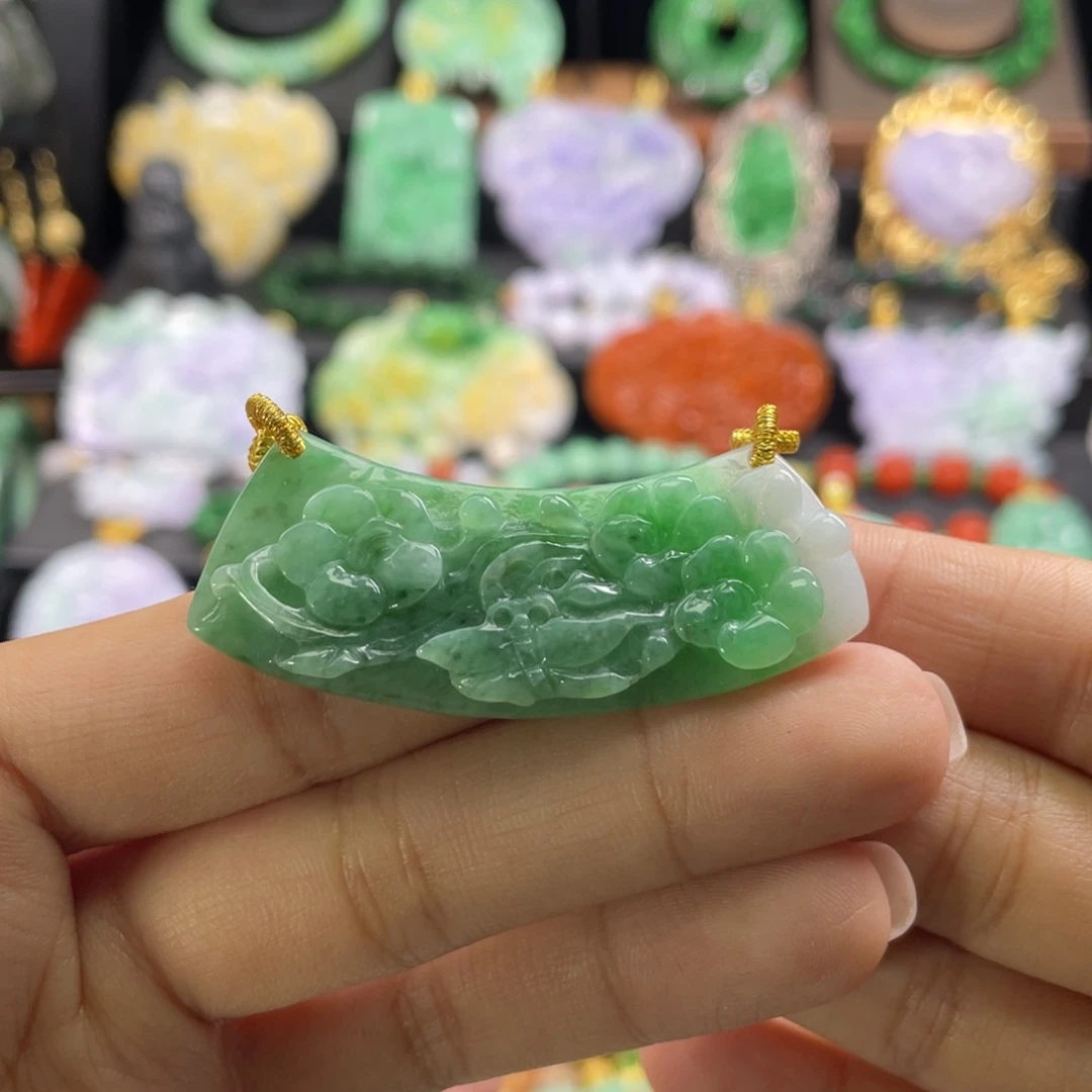 翡翠未镶嵌颈饰待编织