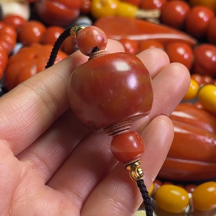 颈饰琉璃铁*琉璃……….