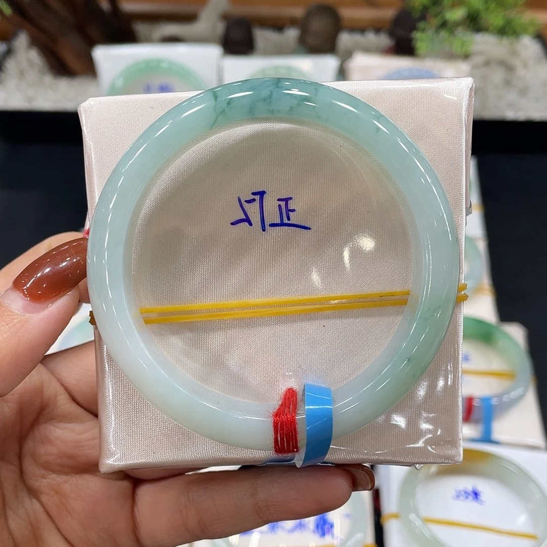 翡翠手镯未镶嵌缅甸翡翠