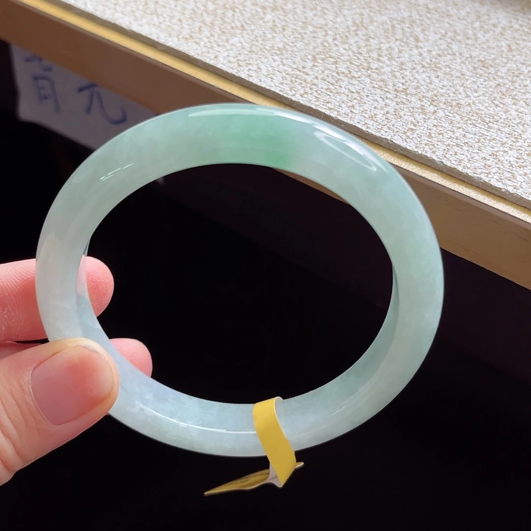 翡翠手镯未镶嵌手镯