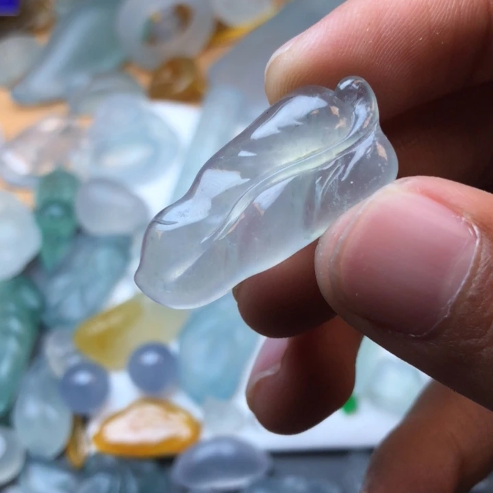 定制翡翠未镶嵌挂件