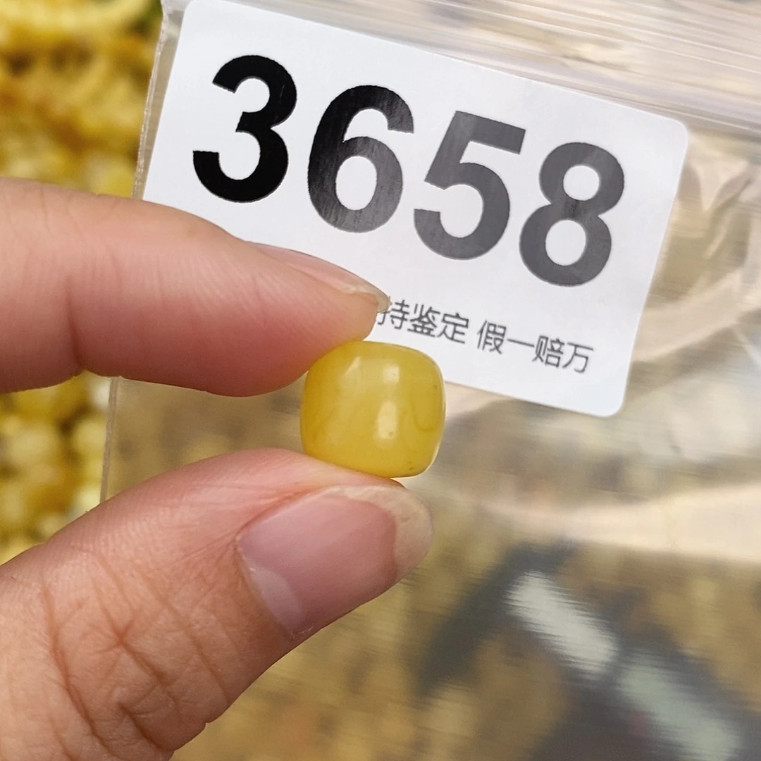 蜜蜡未镶嵌珠宝奇石11.6