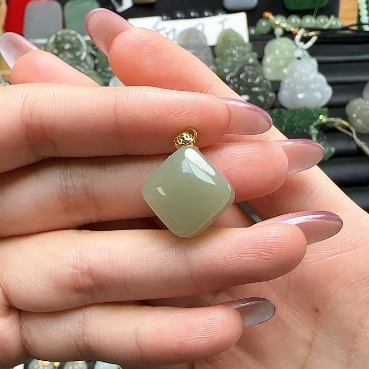 吊坠(赠链)银S925镶嵌和田玉