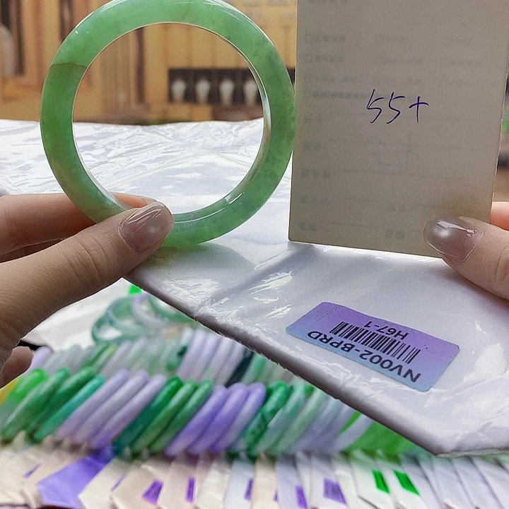 翡翠手镯未镶嵌Hhh
