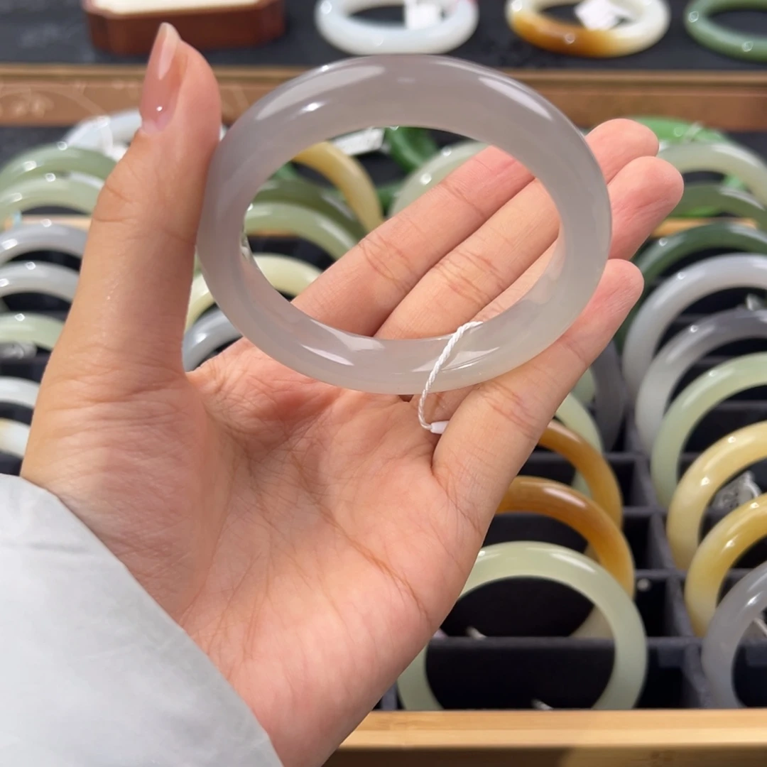 和田玉未镶嵌手镯有微瑕