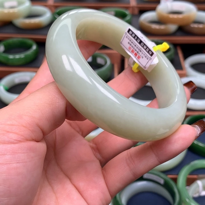 和田玉手镯未镶嵌如***院