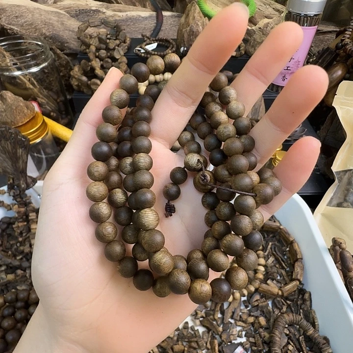 秦***人沉香沉香碎屑海南莺歌绿0.8大27克➕沉香碎屑多样性