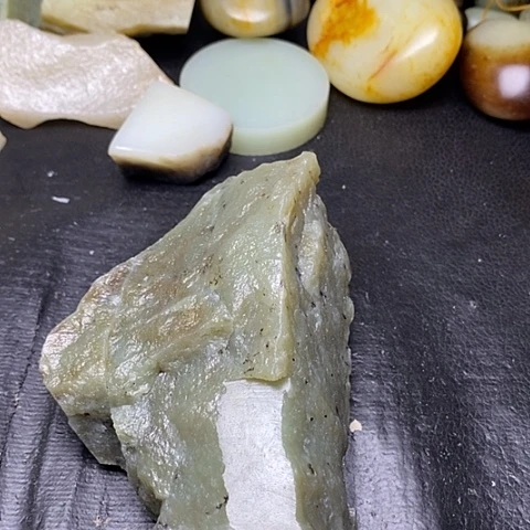 未镶嵌和田玉摆件