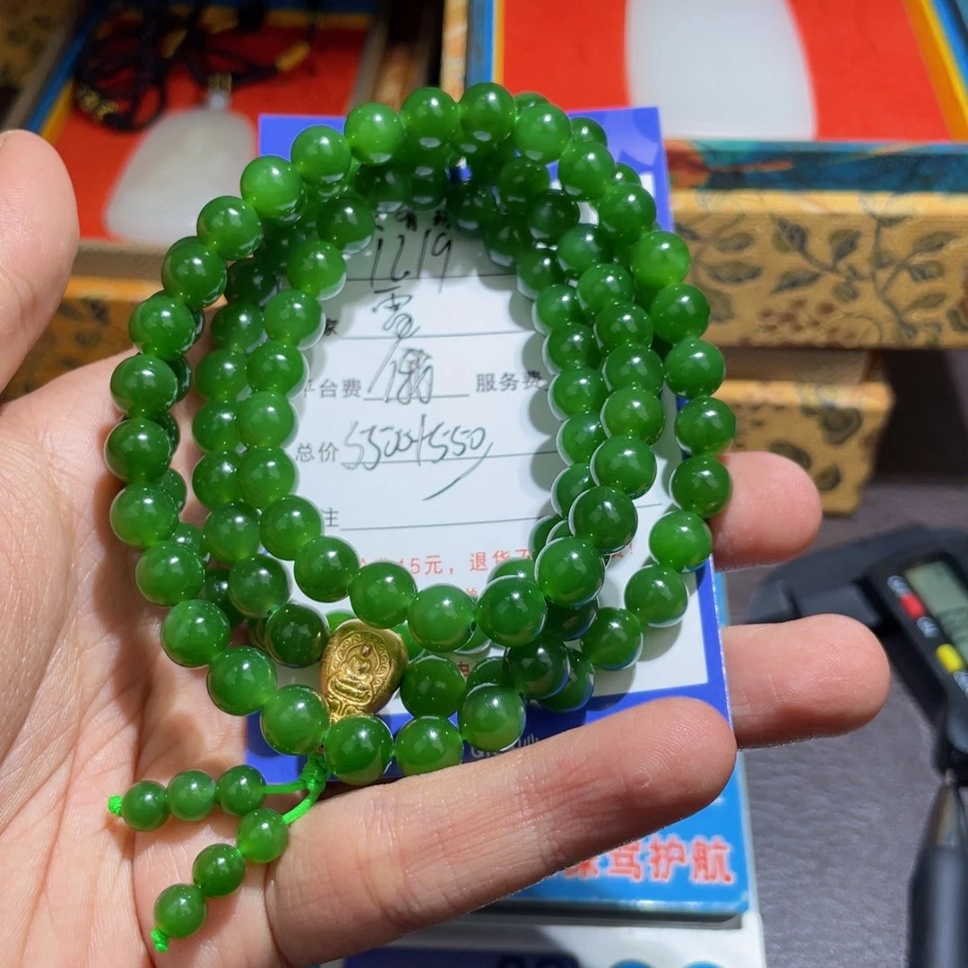 颈饰未镶嵌和田玉雷****?