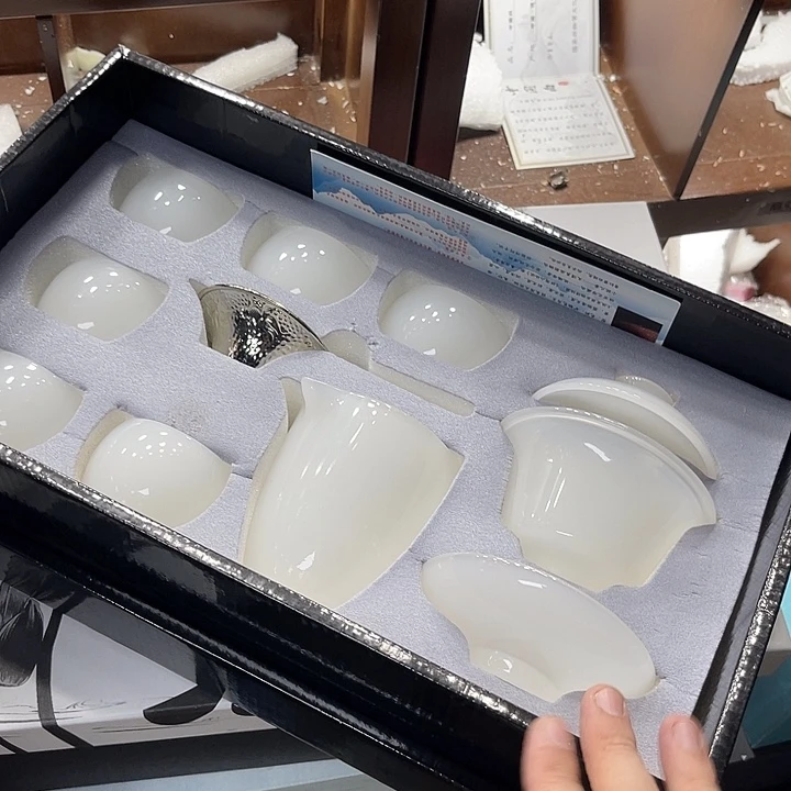 孤品茶具套装等。