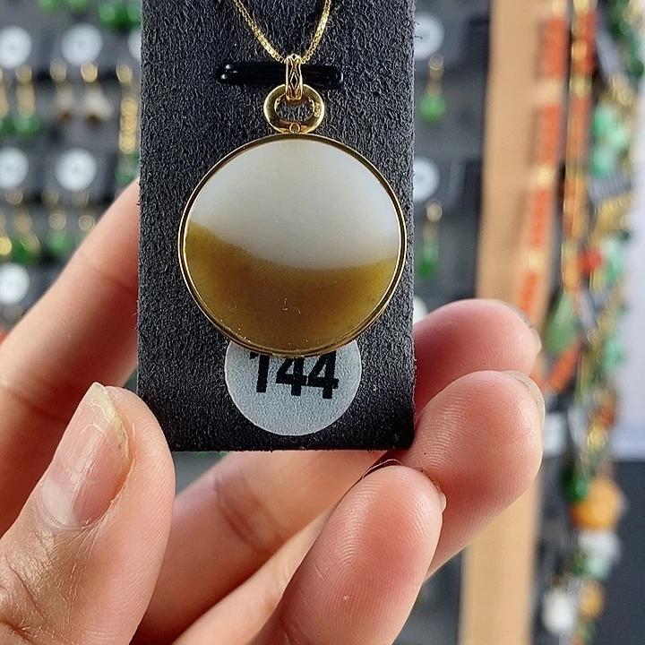 和田玉吊坠18K金镶嵌